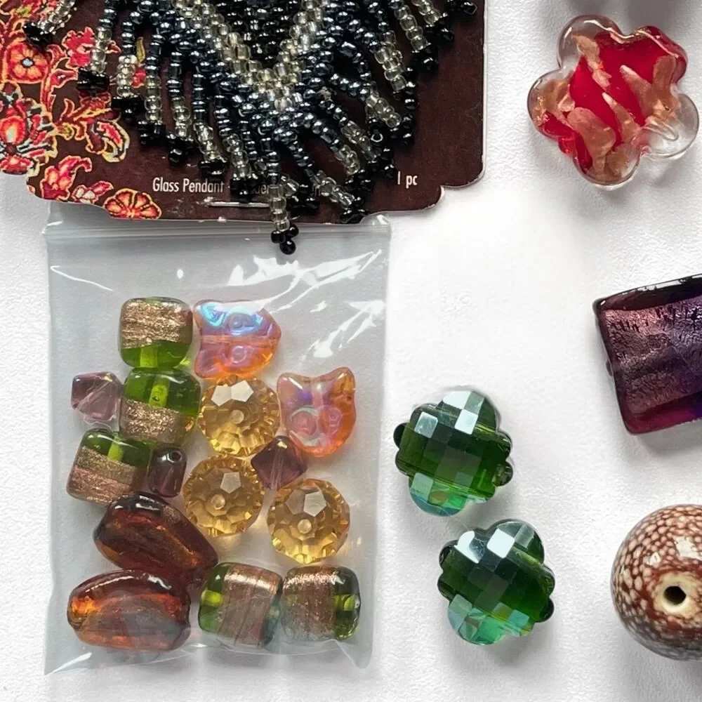 VTG - Now Mix Lot Beads Faceted Glass Lampwork Pressed Variety Jewelry Craft